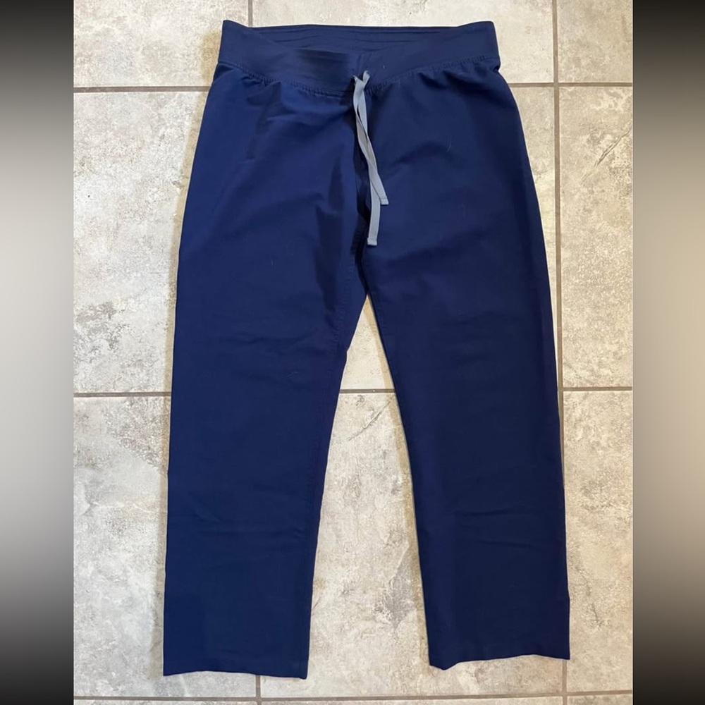 Figs women’s navy medium petite